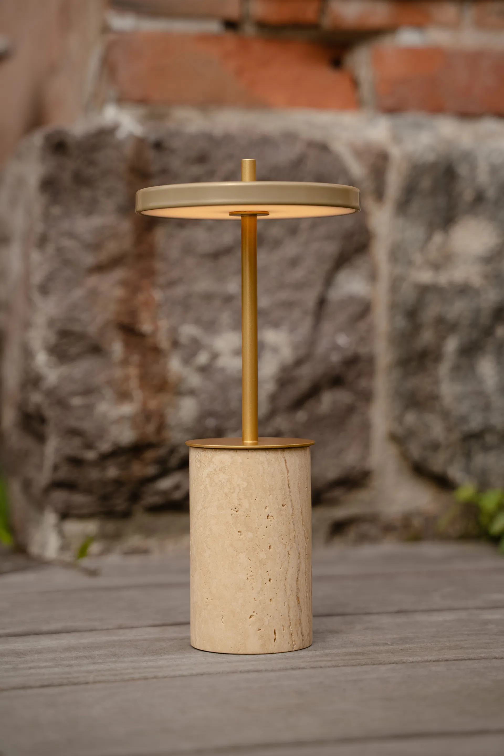 Asteria Move Mini επιτραπέζιο φωτιστικό Ø12x25,5 cm, Clay Travertine-brass Umage