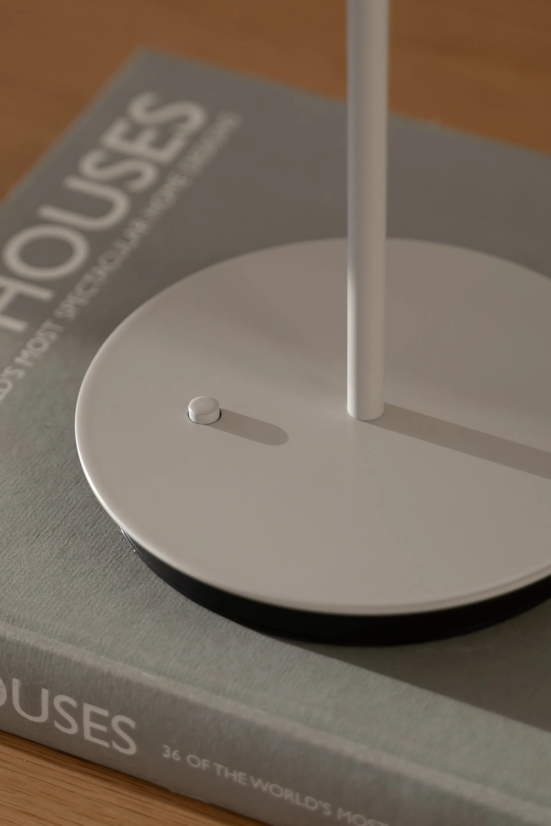 Asteria Move φορητό επιτραπέζιο φωτιστικό, Monochrome-nuance mist Umage