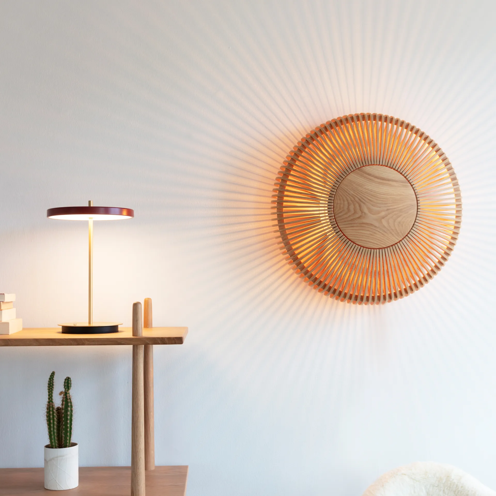 Asteria Move επιτραπέζιο φωτιστικό, Κόκκινο του ρουμπινιού Umage