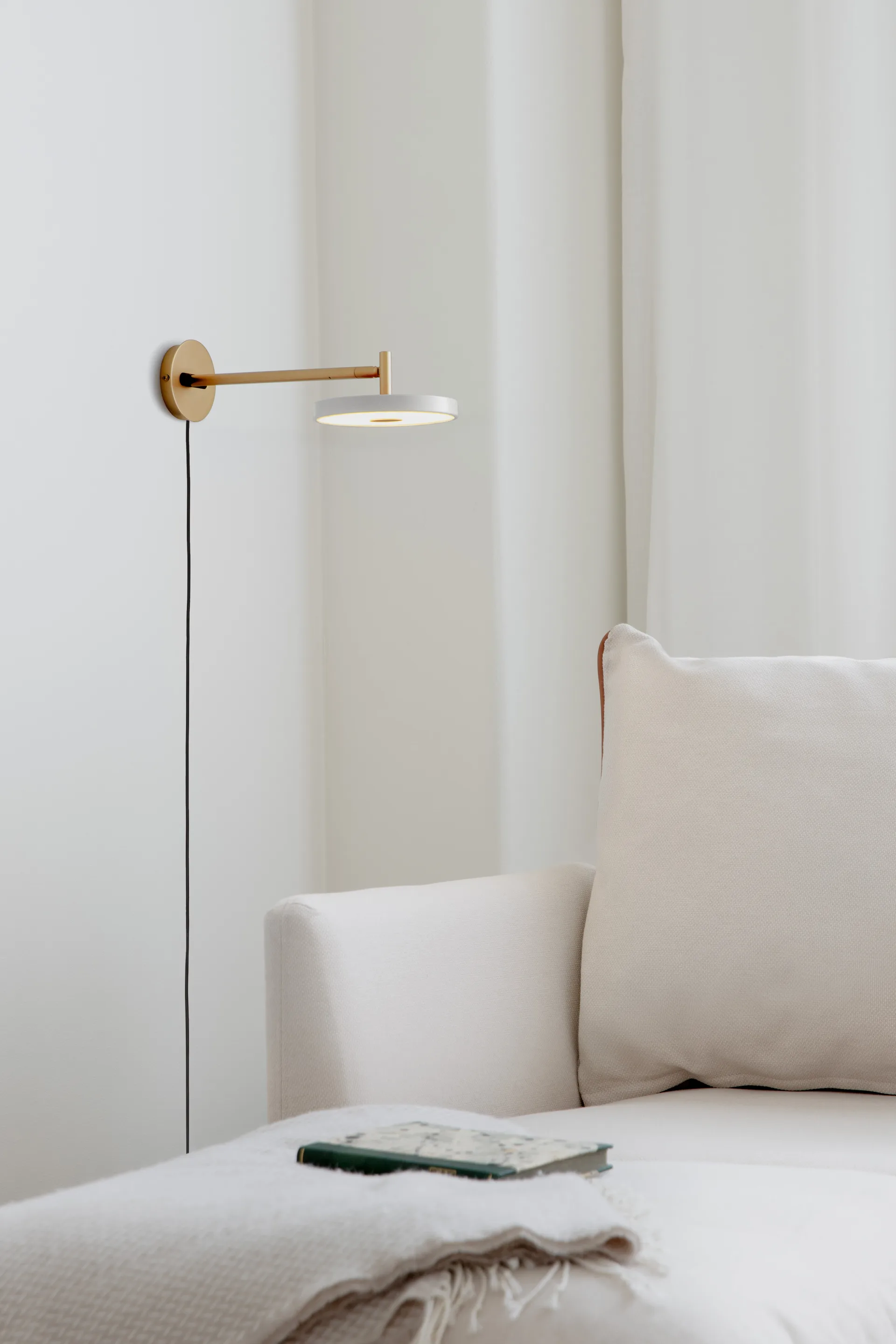 Asteria Wall απλίκα τοίχου, Long, Pearl white-brass Umage