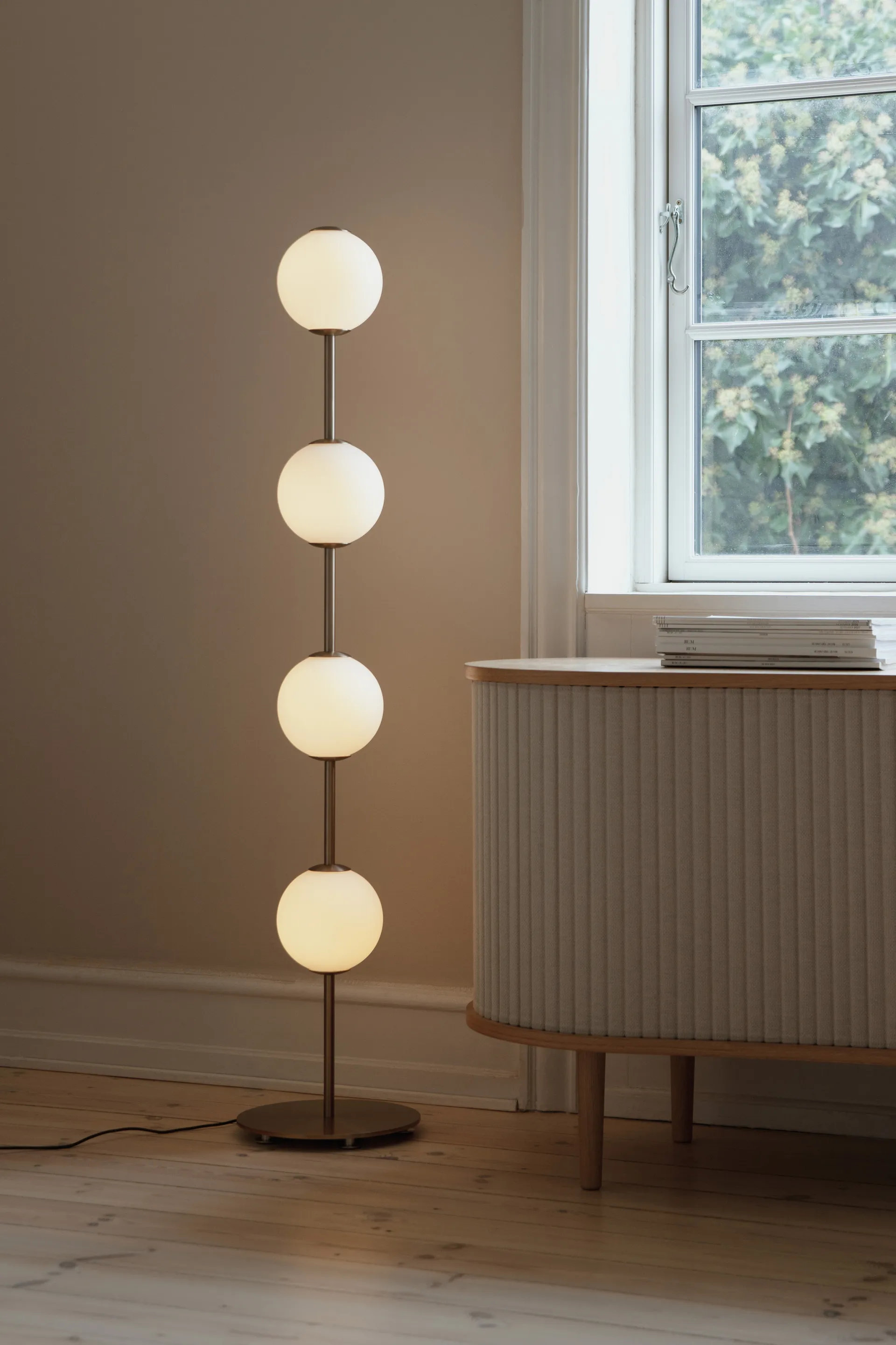 Audrey Floor επιδαπέδιο φωτιστικό, Plated brass Umage