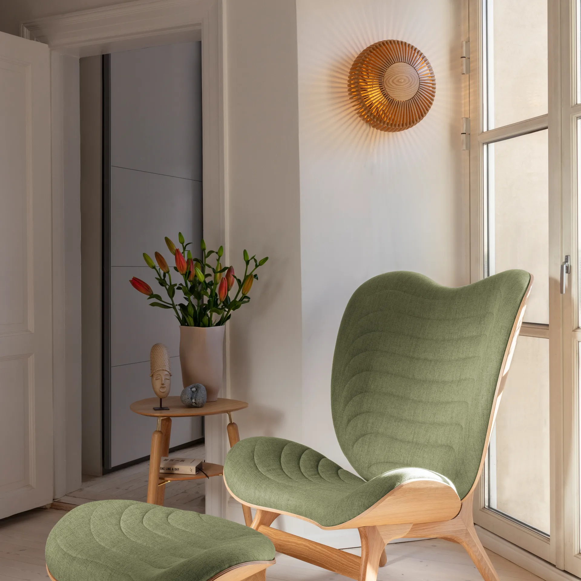 Clava Up φωτιστικό τοίχου μεσαίο, Δρυς Umage