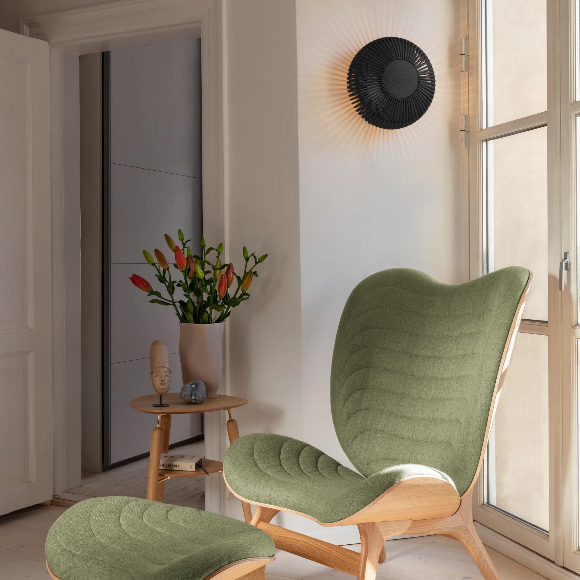 Clava Up φωτιστικό τοίχου μεσαίο, Μαύρη δρυς Umage