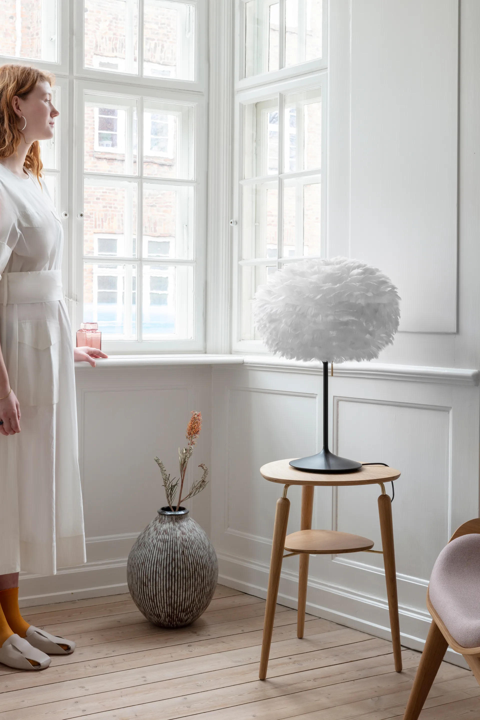 Eos επιτραπέζιο φωτιστικό medium, Λευκό-Μαύρο Umage