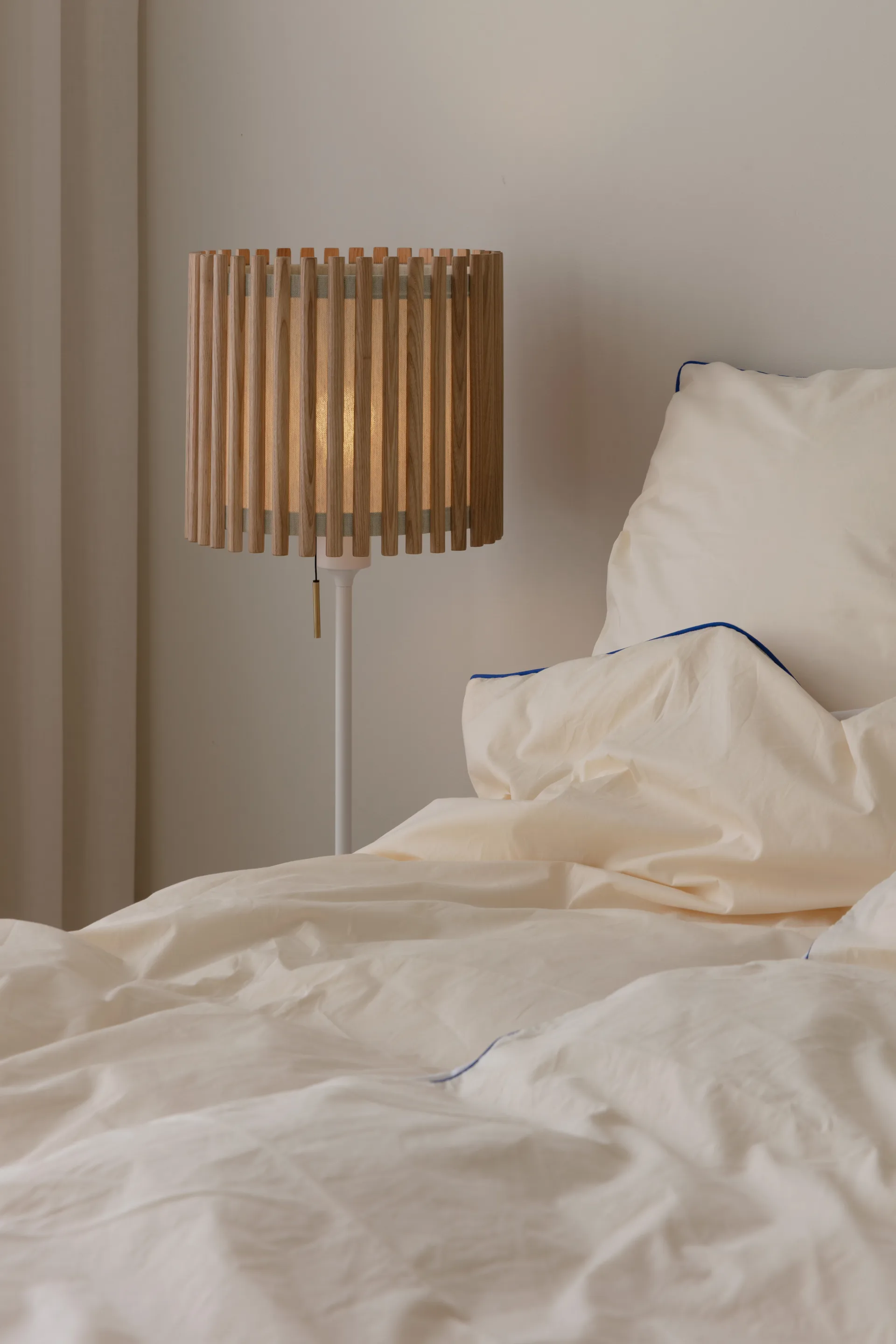 Komorebi φωτιστικό δαπέδου medium, Square oak-λευκό Umage