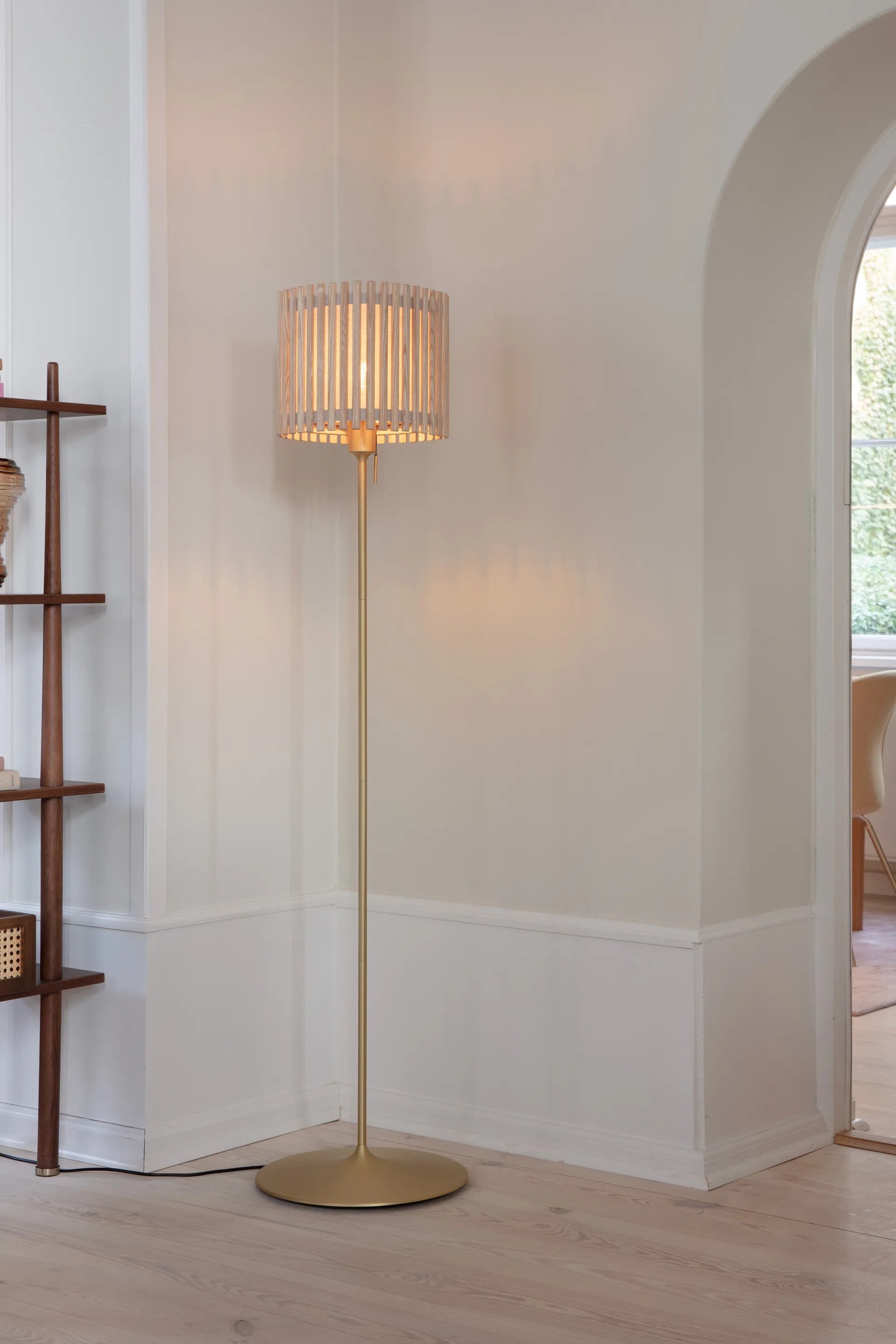 Komorebi φωτιστικό δαπέδου medium, Square oak-Borstad μπρούντζο Umage