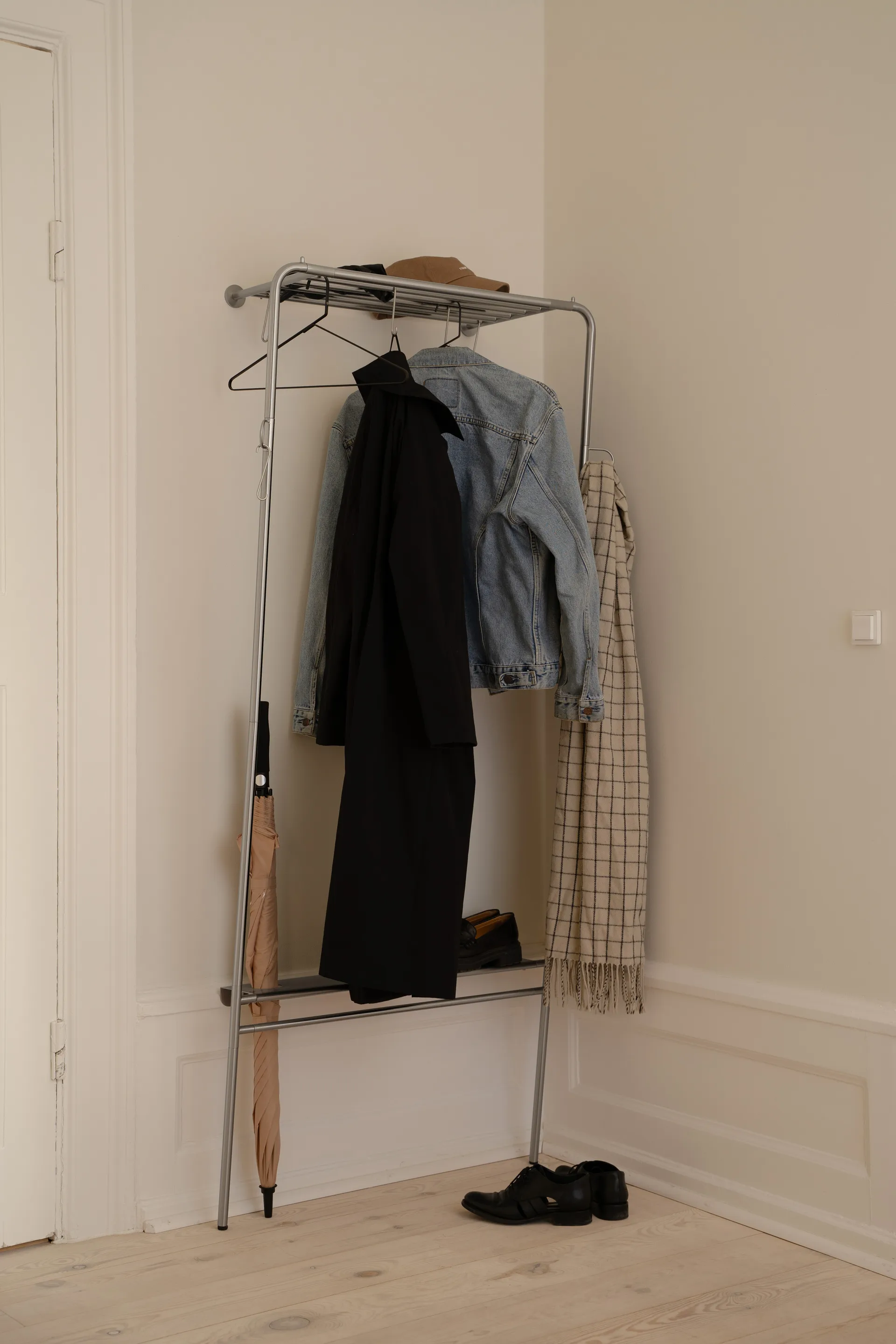 Lean On Me Κρεμάστρα δαπέδου, Ατσάλι Umage