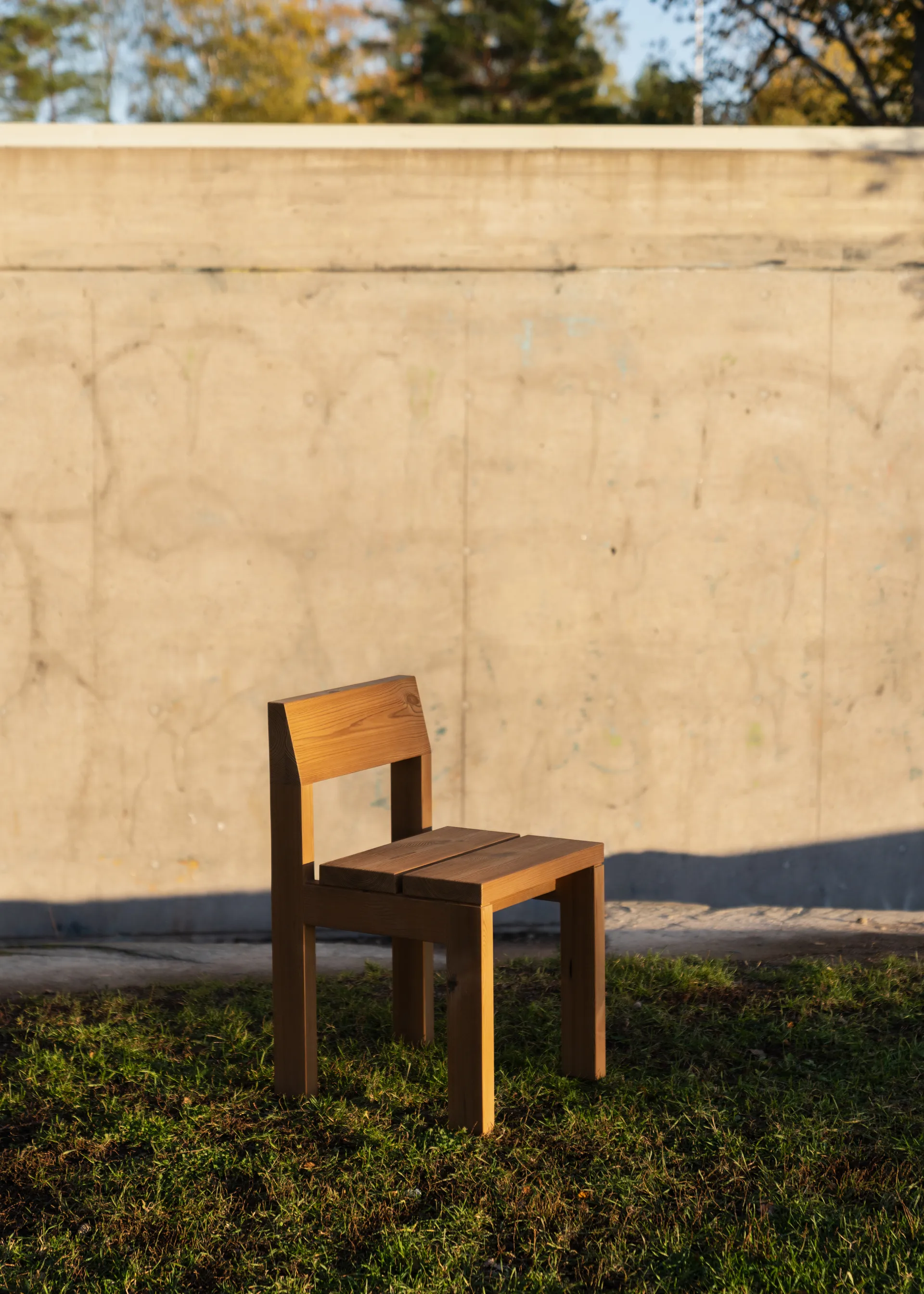 013 Osa Outdoor Dining Chair καρέκλα, Ματ ελαιωμένο κερωμένο πεύκο Vaarnii