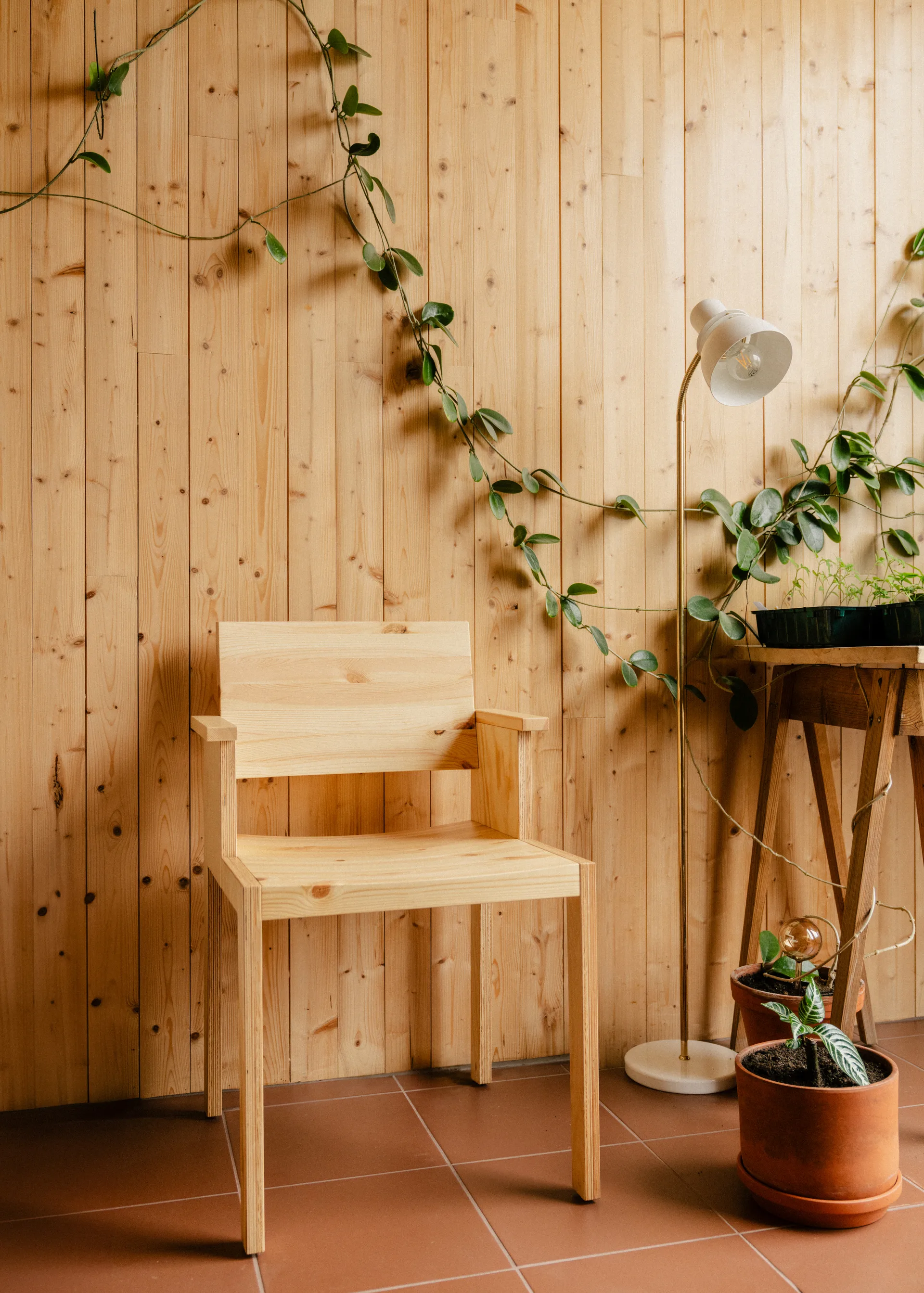 016 Maasto Dining Armchair πολυθρόνα τραπεζαρίας, Ματ ελαιωμένο κερωμένο πεύκο Vaarnii