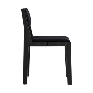 016 Maasto Dining Chair καρέκλα - Μαύρο-βαμμένο πεύκο, επενδεδυμένο μπροστινό μέρος σε μαύρο - Vaarnii