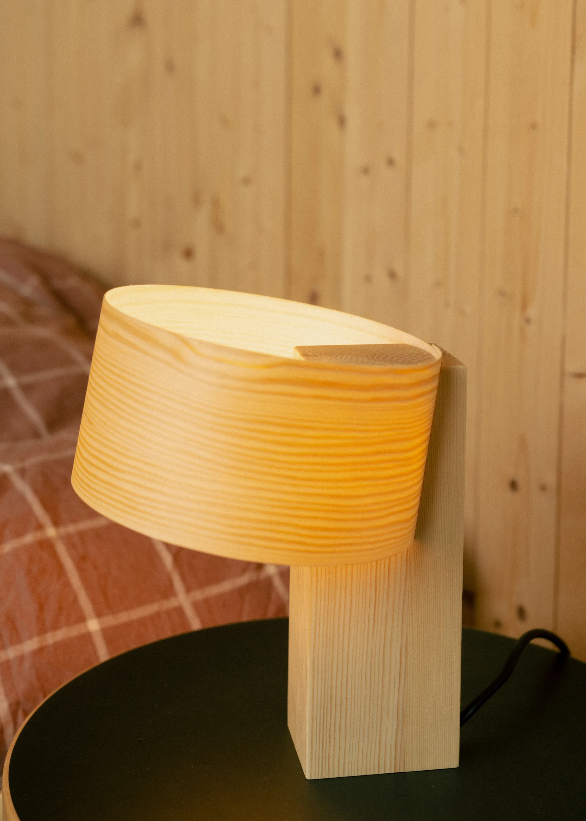 018 Hoop Table Lamp επιτραπέζιο φωτιστικό, Ματ ελαιοκερωμένο πεύκο, 23 εκ. Vaarnii