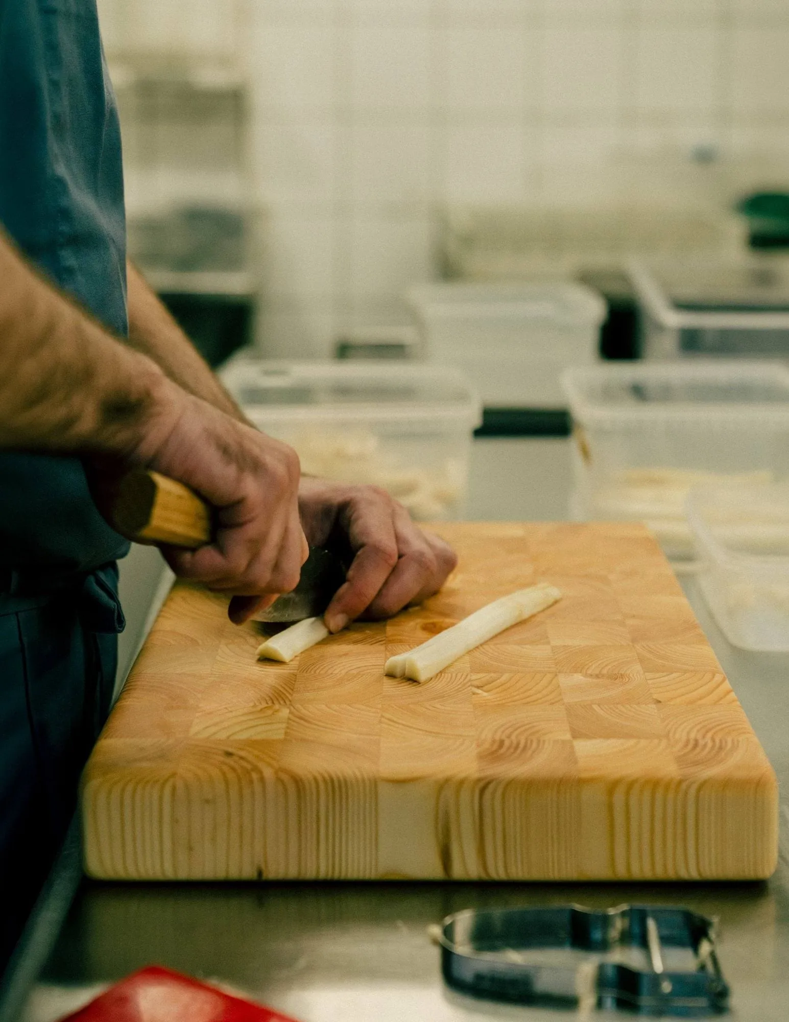 019 Syy Chopping Board ξύλο κοπής, Επεξεργασμένο με παραφινέλαιο πεύκη, large 31x43x5 εκ. Vaarnii