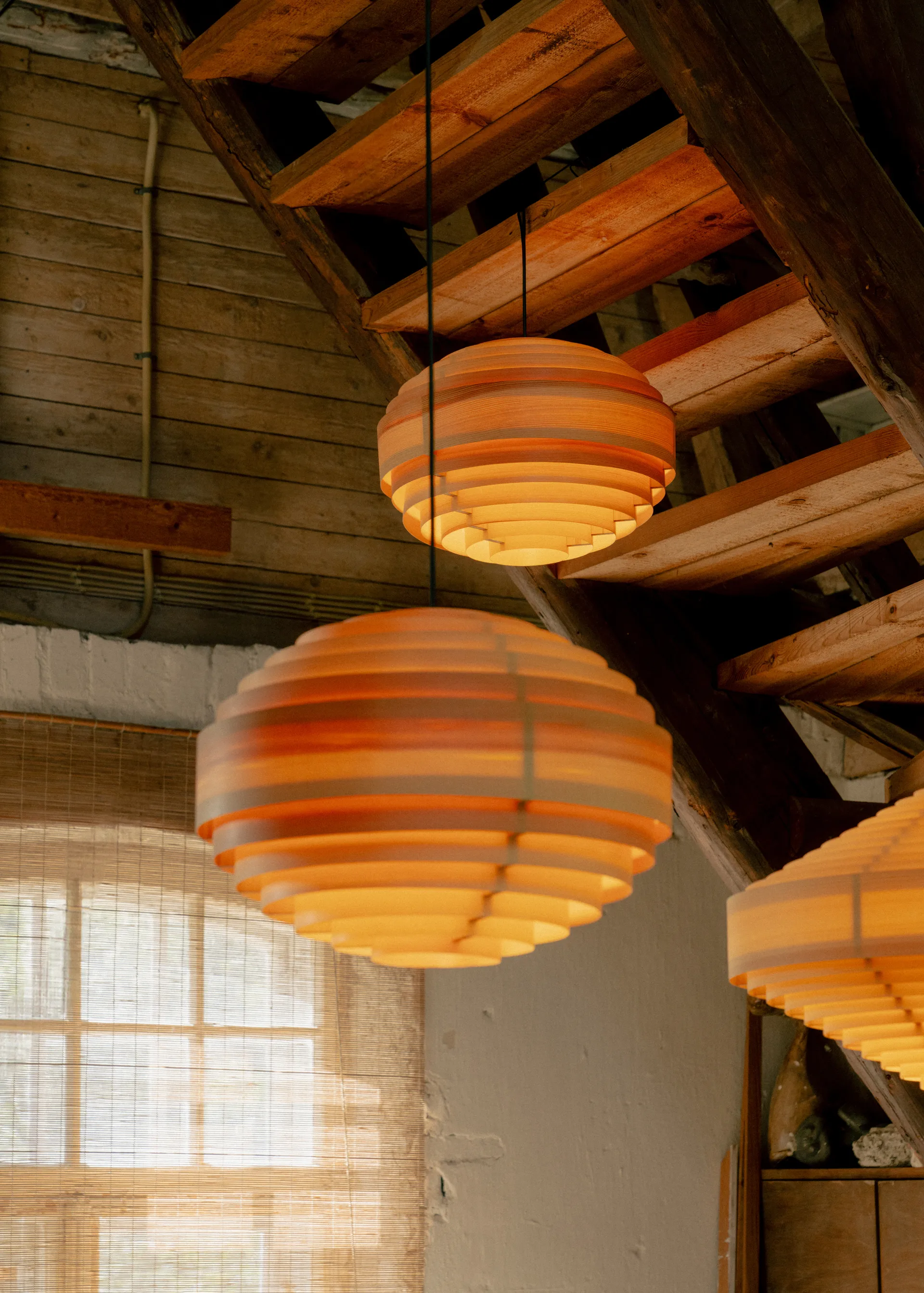 1002 Hans Pendant κρεμαστό φωτιστικό, Ματ λαδωμένο κερωμένο πεύκο, XL Ø70 cm Vaarnii