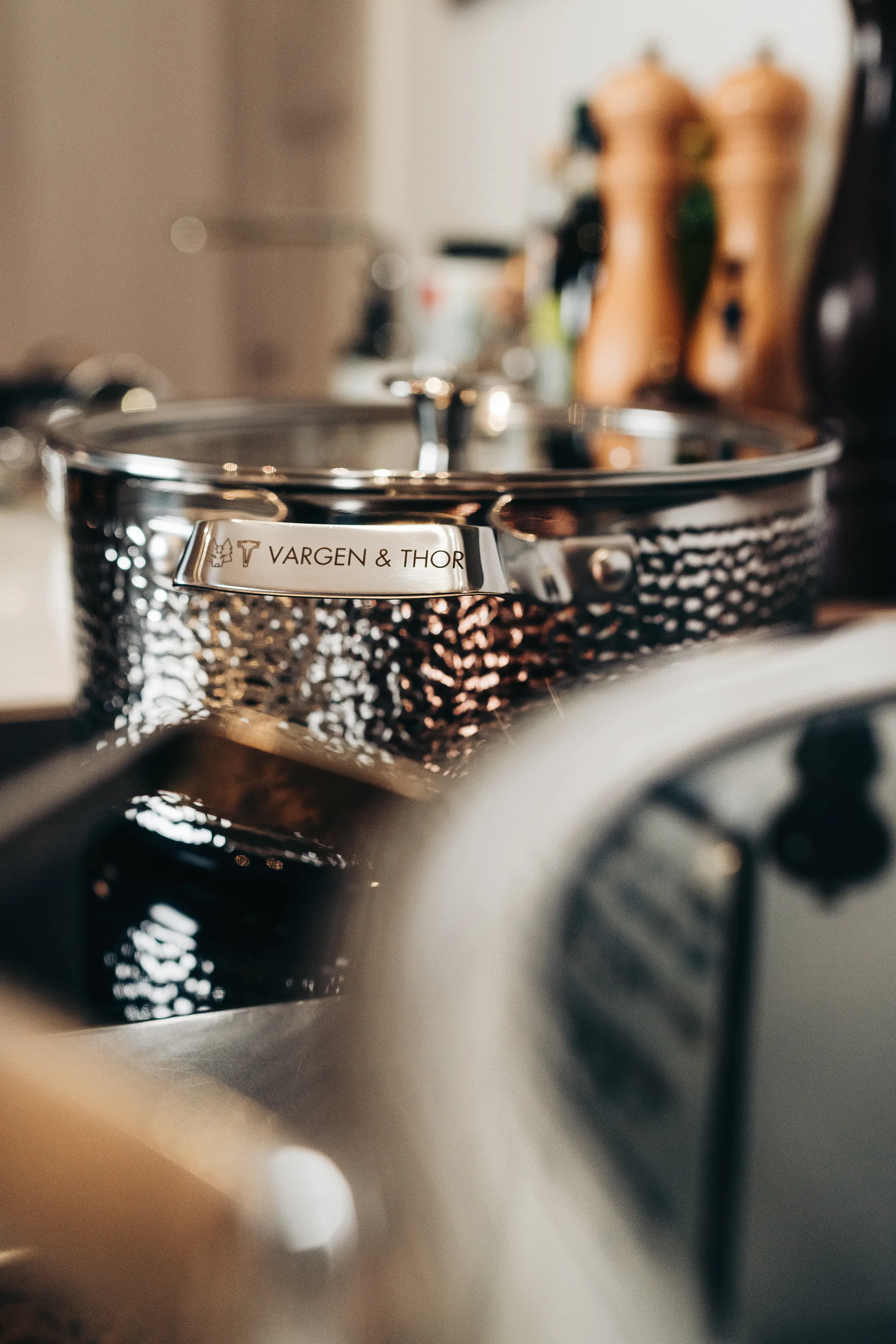 Kroma hammered επιχρωμιωμένη κατσαρόλα με καπάκι, Pixel. 4 L Vargen & Thor