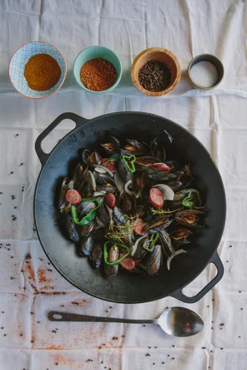 Τηγάνι γουόκ από χυτοσίδηρο 36 εκ. - Μάυρο - Victoria