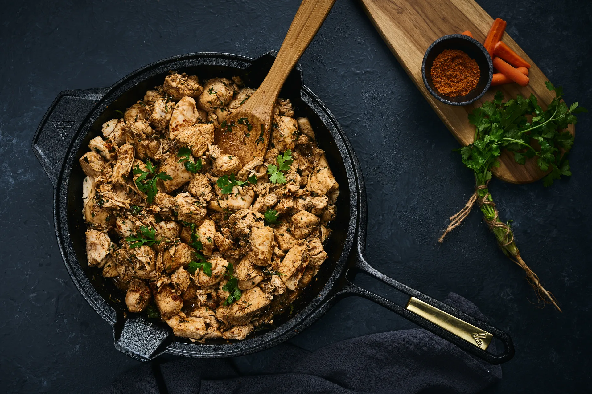 Τηγάνι μαντεμένιο Signature 30 cm, Μάυρο Victoria