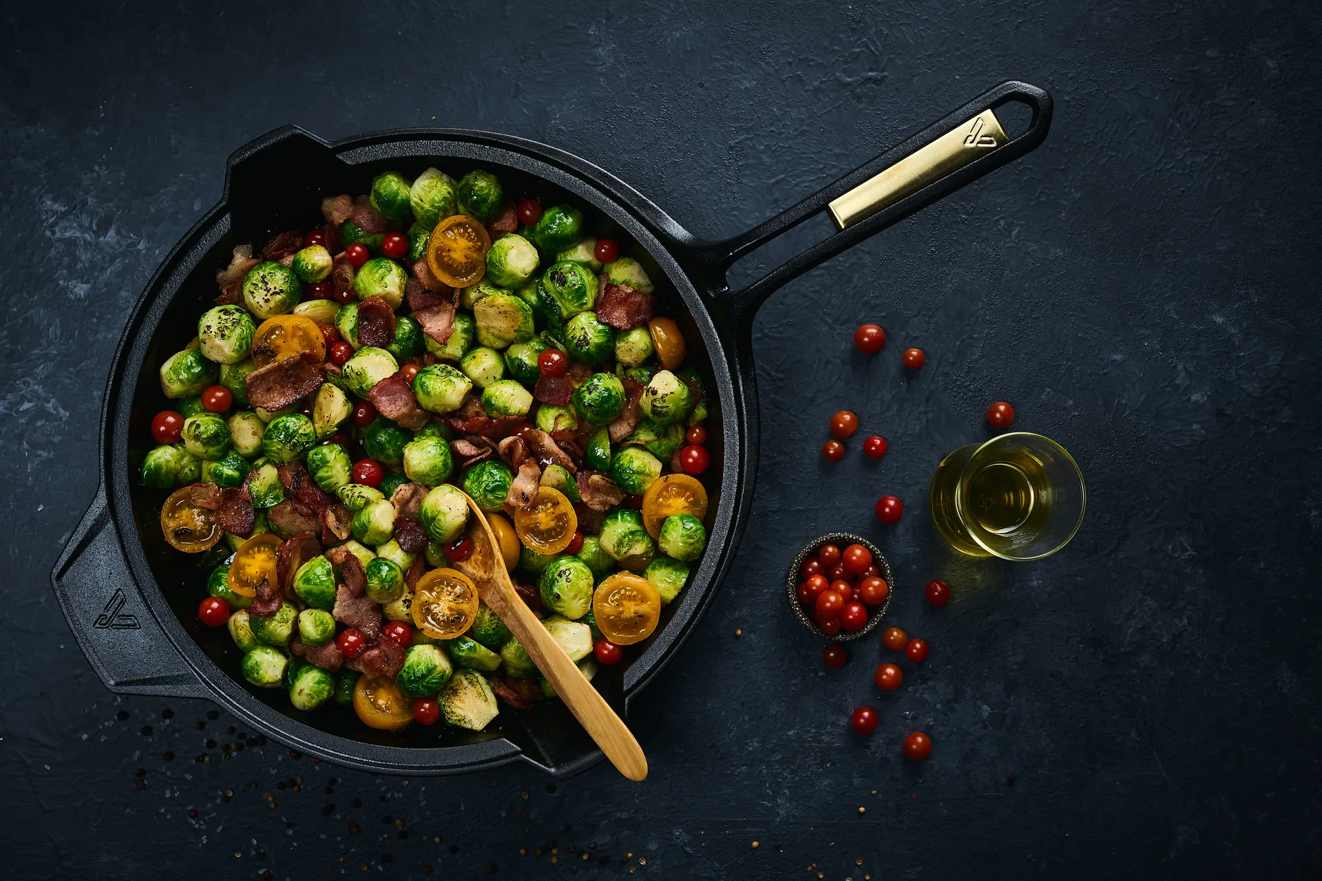 Τηγάνι Signature από στιλβωμένο χυτοσίδηρο 30 cm, Μάυρο Victoria