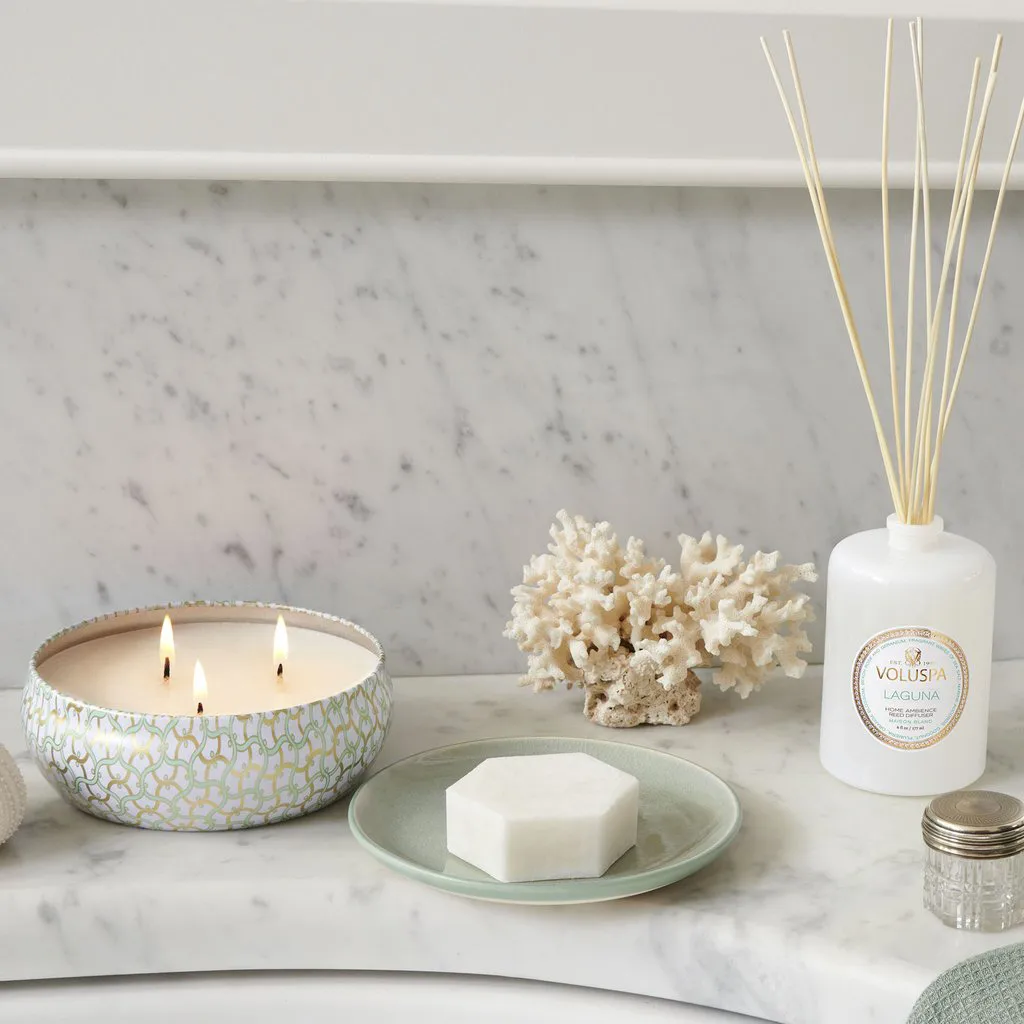 Maison Blanc 3-wick Tin αρωματικό κερί 40 ώρες, Laguna Voluspa