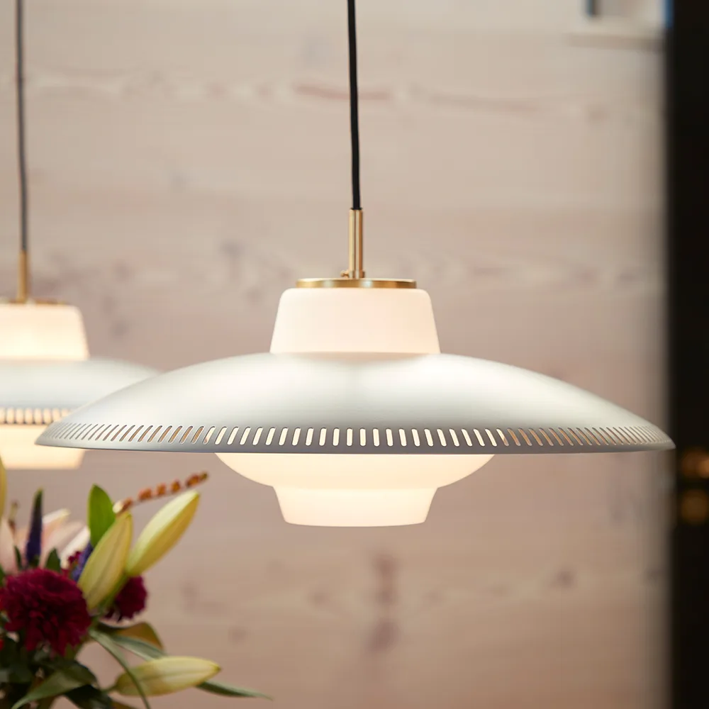 Οπάλ κρεμαστό φωτιστικό με σκίαστρο, Μαύρο νουάρ, αμμοβολισμένο οπάλ Warm Nordic