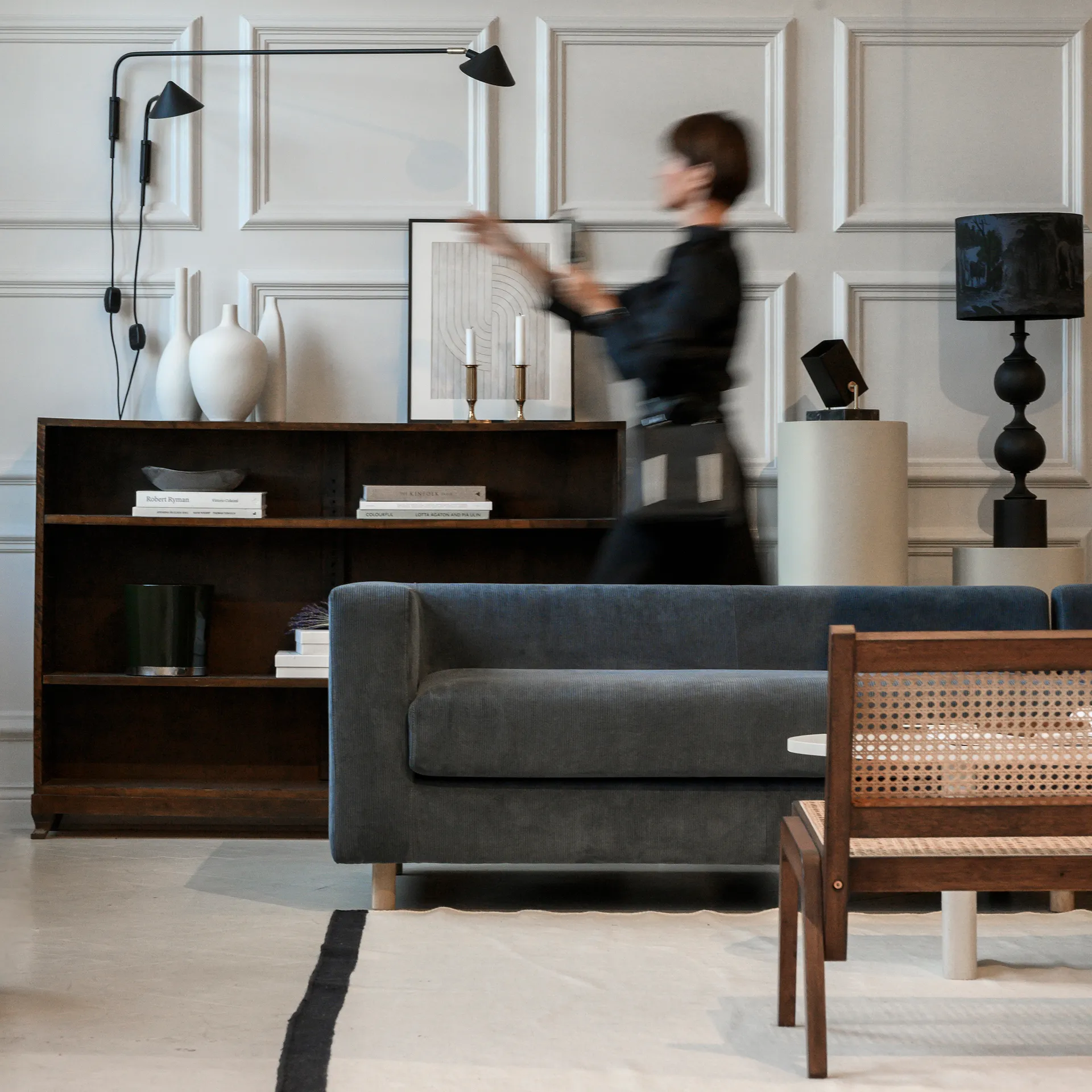 Kelly φωτιστικό τοίχου μακρύς βραχίονας, Μαύρο-χρυσαφί Watt & Veke