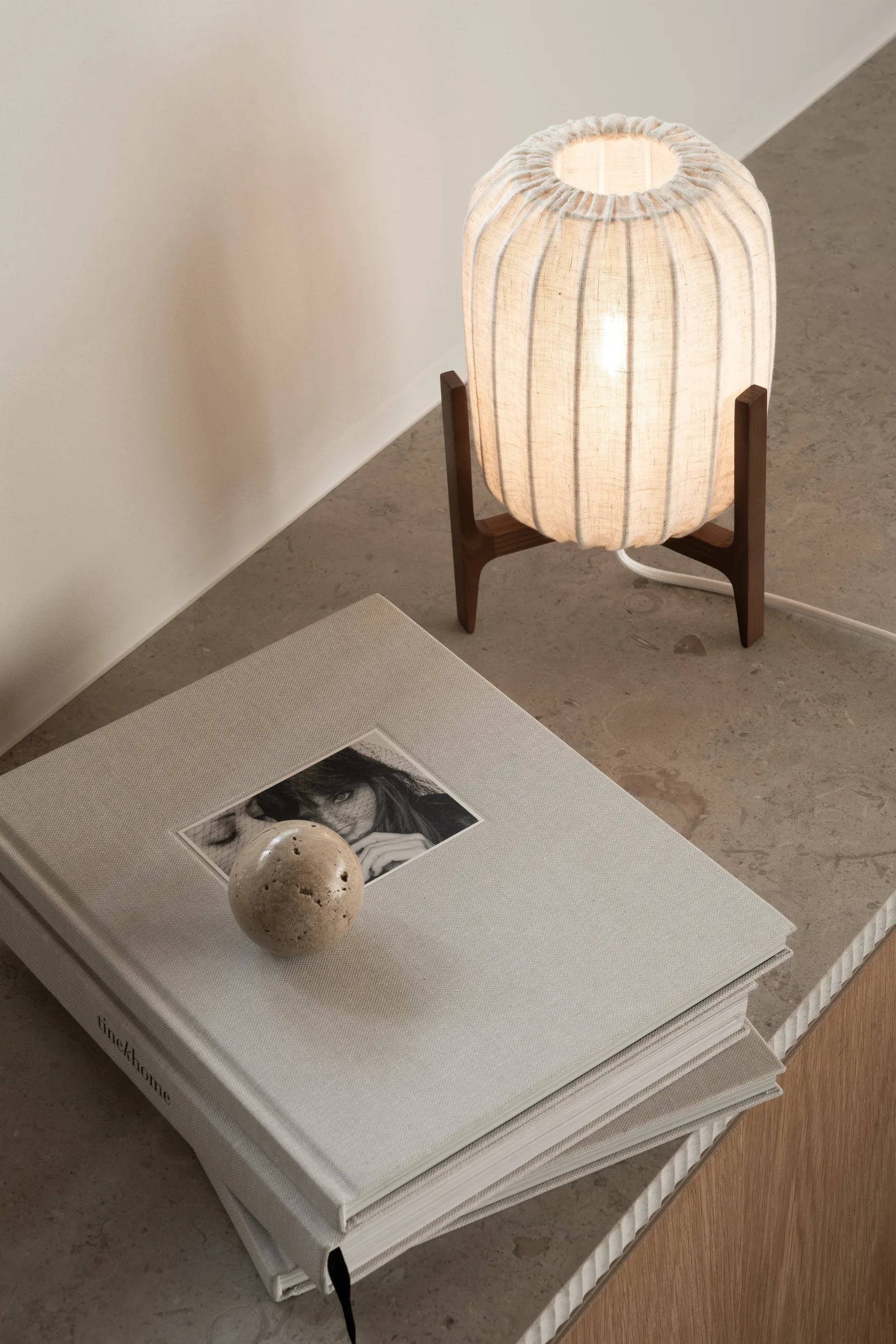 Λάμπα τραπεζιού Prisma, Dark ash-Natural, Mini Ø16x24,3 cm Watt & Veke