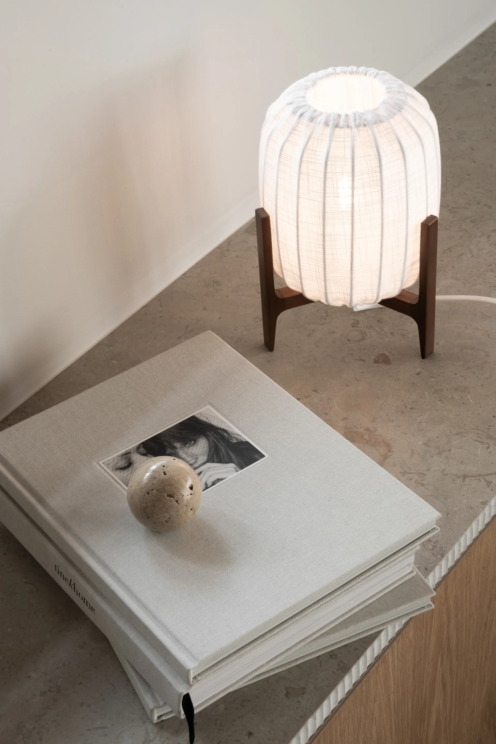 Λάμπα τραπεζιού Prisma, Dark ash-White, Mini Ø16x24,3 cm Watt & Veke