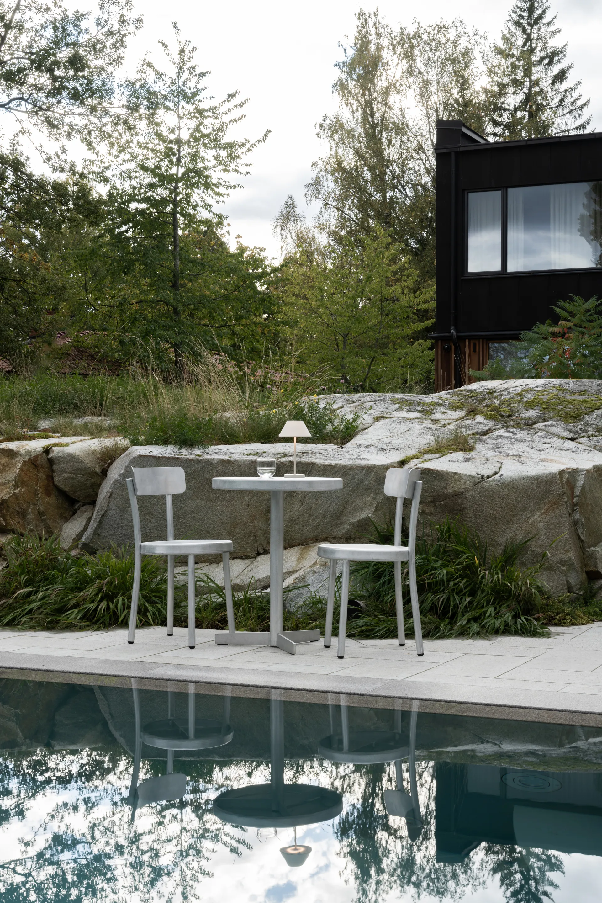 Φορητό επιτραπέζιο φωτιστικό Teya, Offwhite, Ø15x26 εκ. Watt & Veke