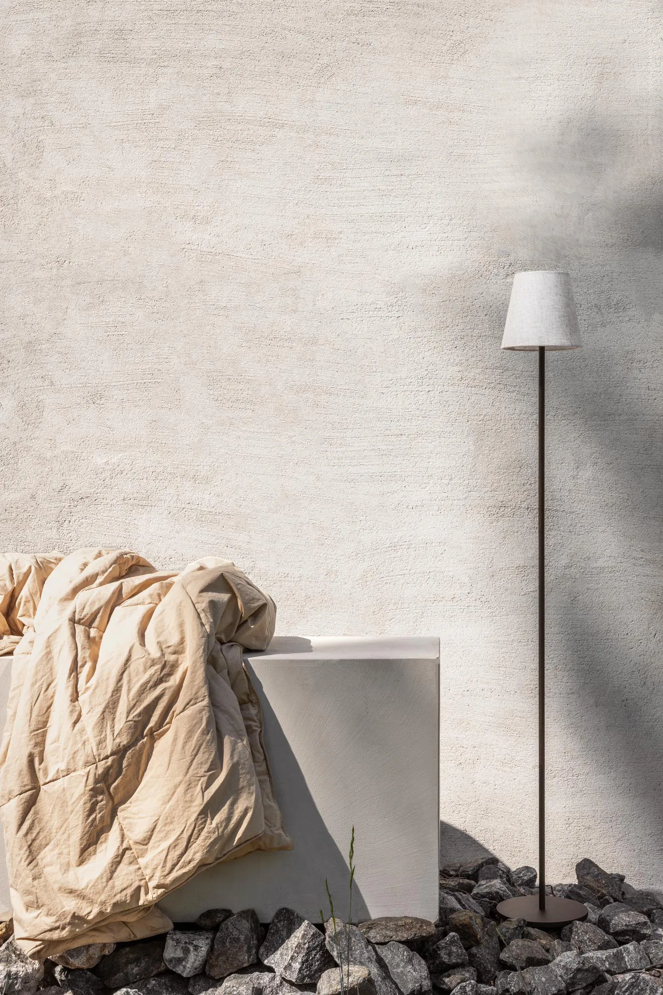 Φορητό φωτιστικό δαπέδου Tyra Ø14 cm, Coffee Watt & Veke