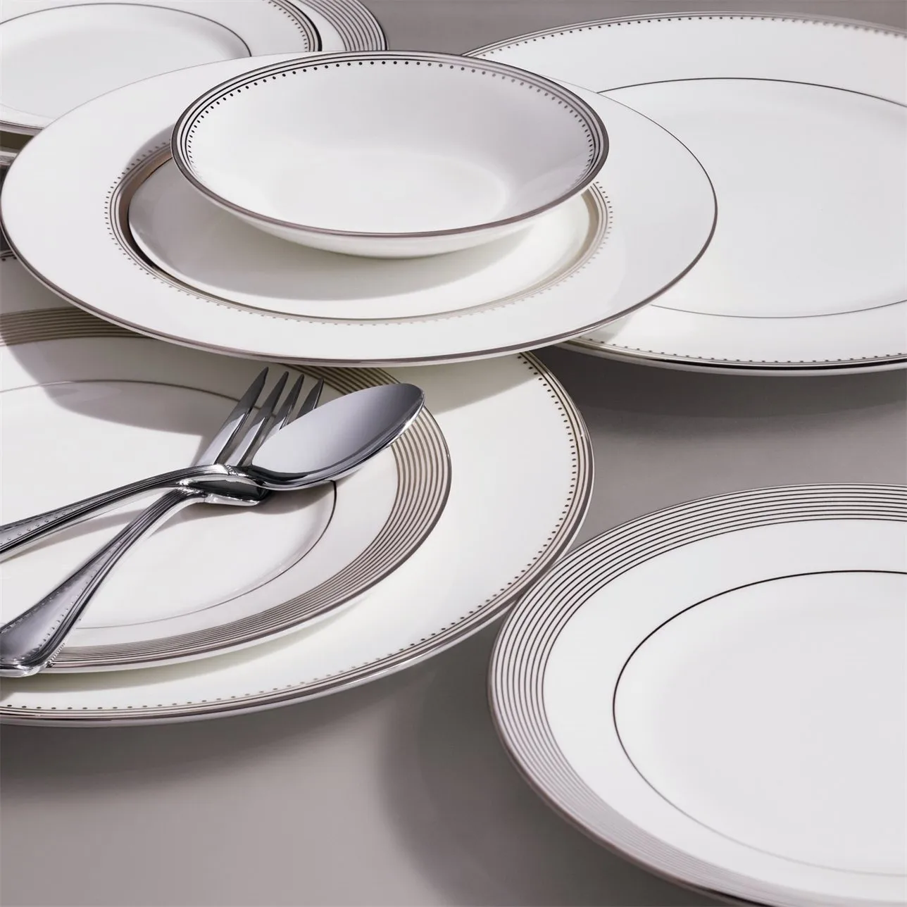 Vera Wang Grosgrain οβάλ πιατέλα, White Wedgwood