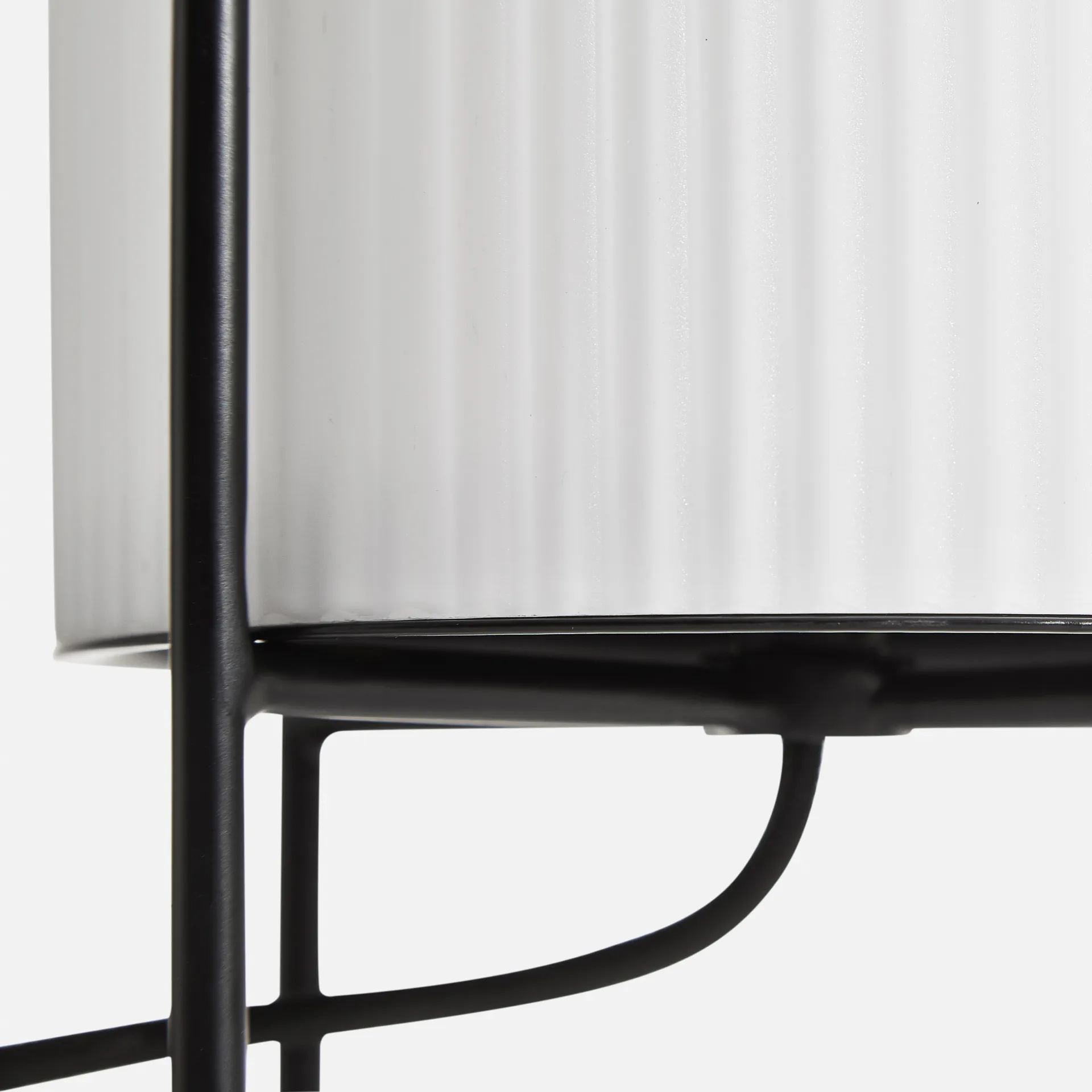 Ghost επιτραπέζιο φωτιστικό, Μαύρο-λευκή οπαλίνα Woud