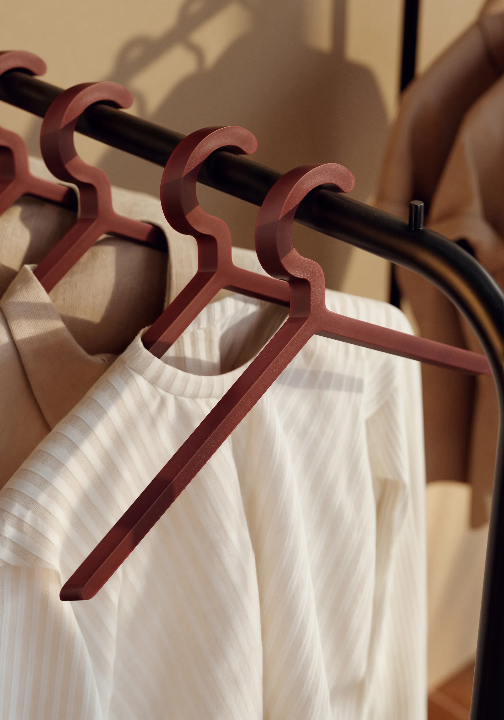 Illusion κρεμάστρα Συσκευασία 3 τεμαχίων, Deep red Woud