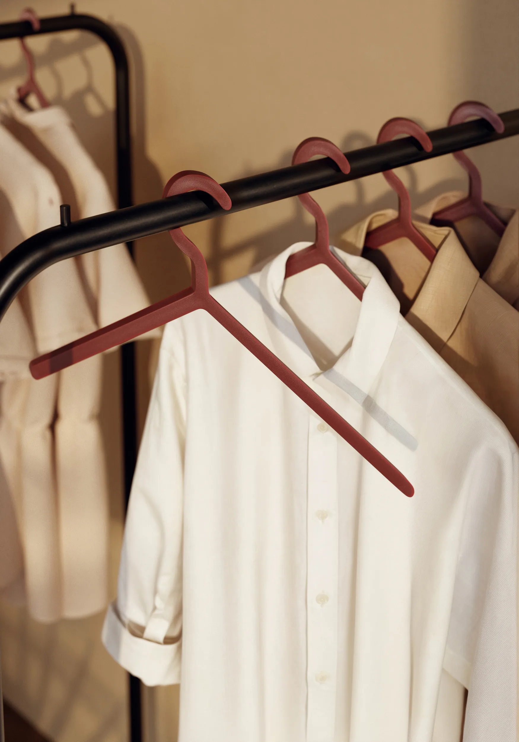 Illusion κρεμάστρα Συσκευασία 3 τεμαχίων, Deep red Woud