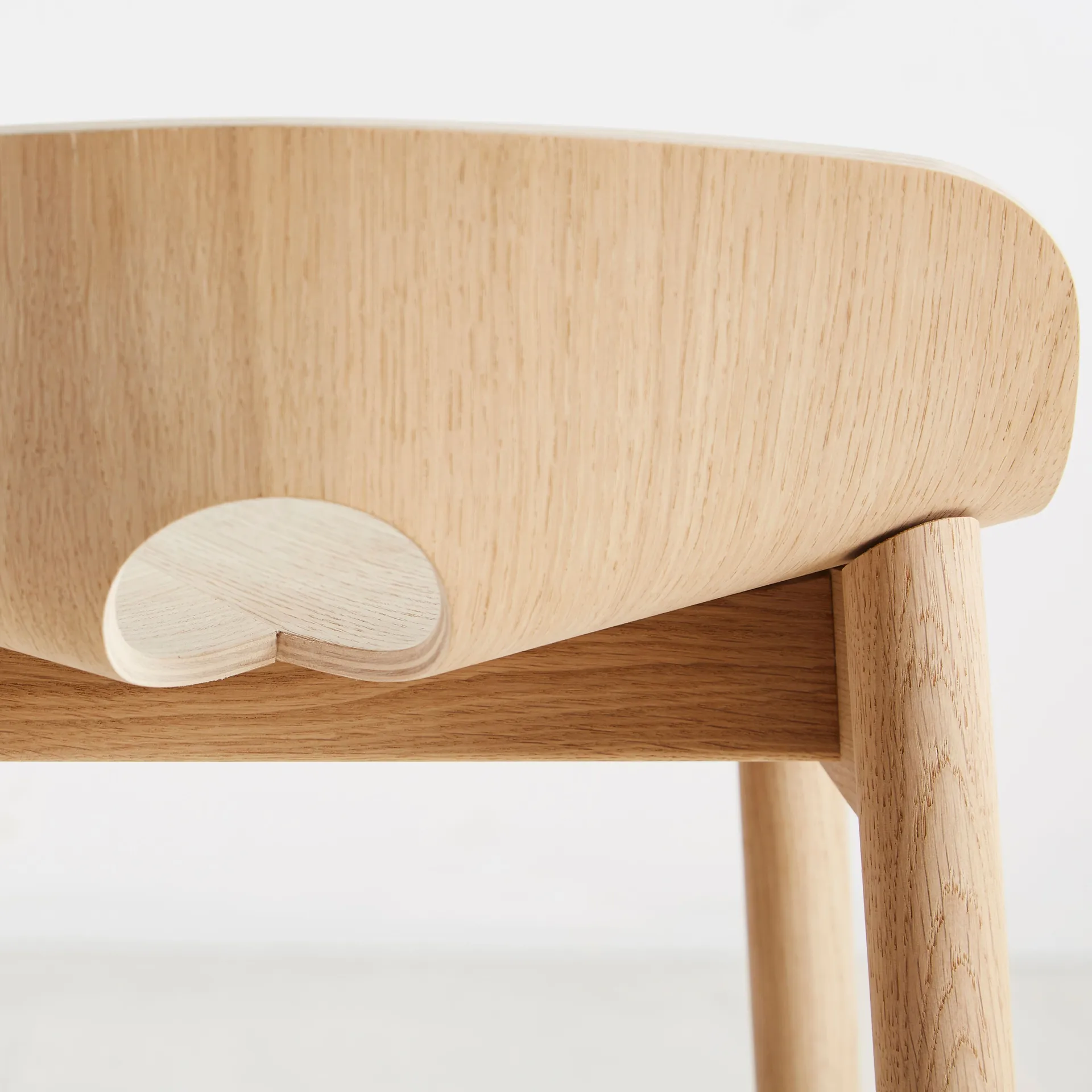 Mono σκαμπό, Δρυς με λευκό πιγμέντο Woud