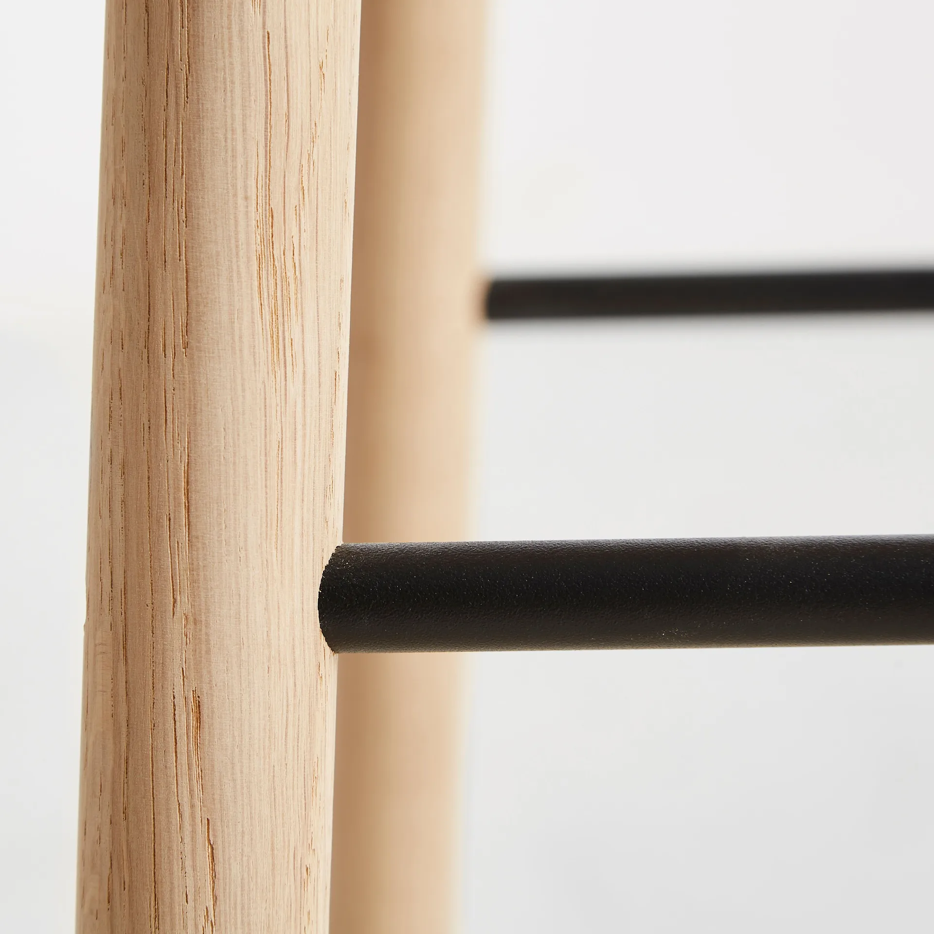 Mono σκαμπό, Δρυς με λευκό πιγμέντο Woud