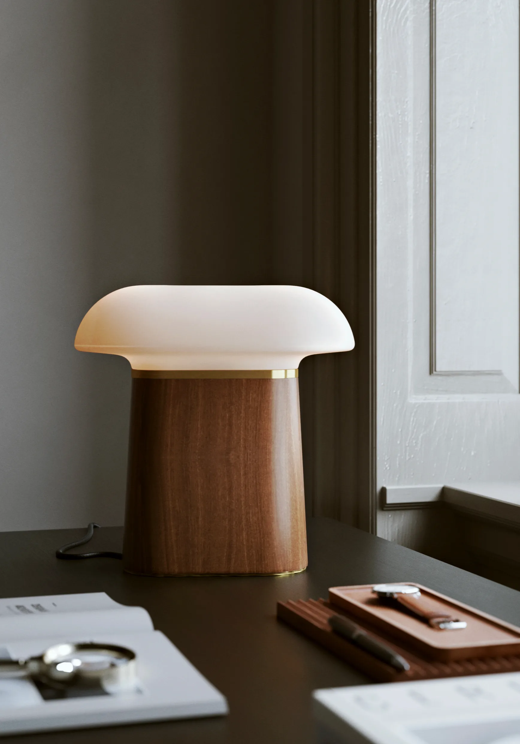 Nova επιτραπέζιο φωτιστικό, Walnut Woud