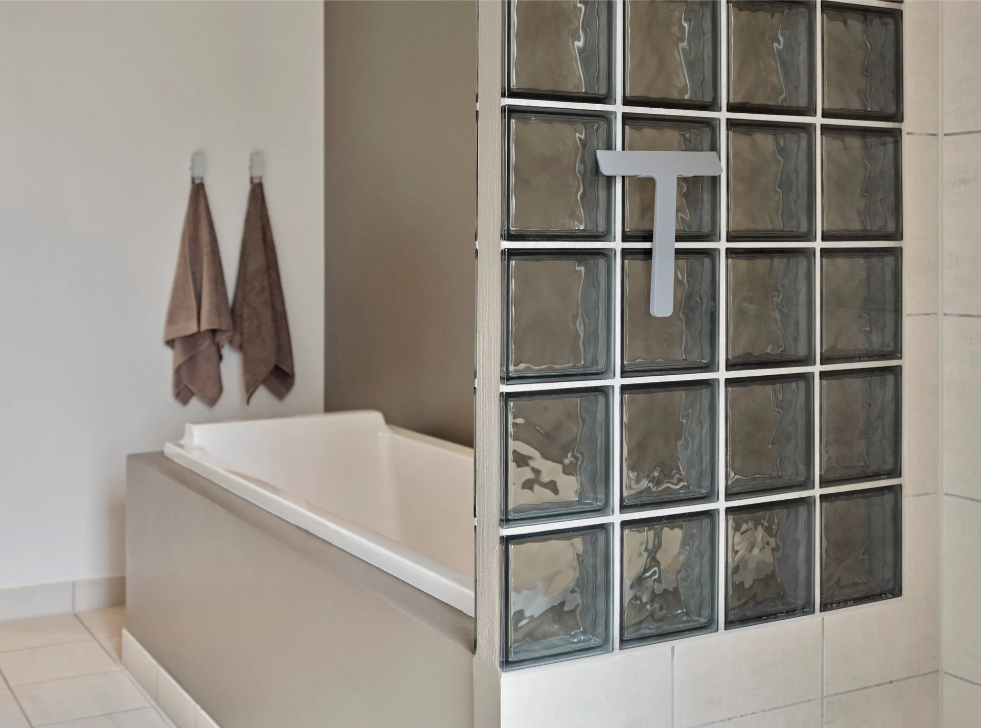 Ume ξύστρα με βάση, Soft Grey Zone Denmark