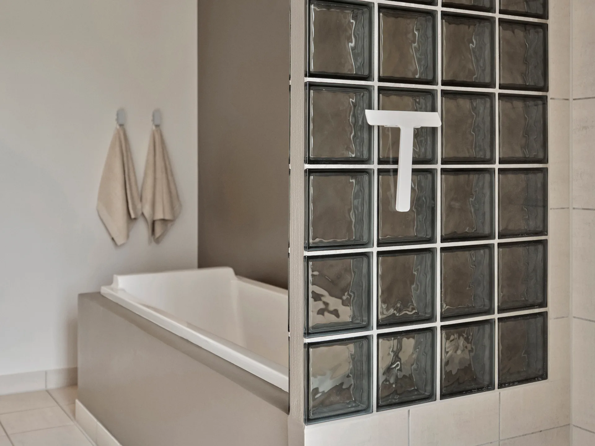 Ume ξύστρα με βάση, White Zone Denmark