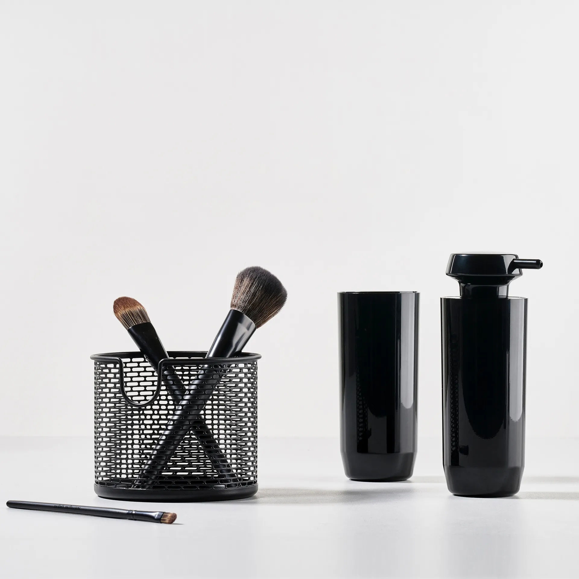 Zone Suii κύπελλο οδοντόβουρτσας 14 cm, μαύρο Zone Denmark