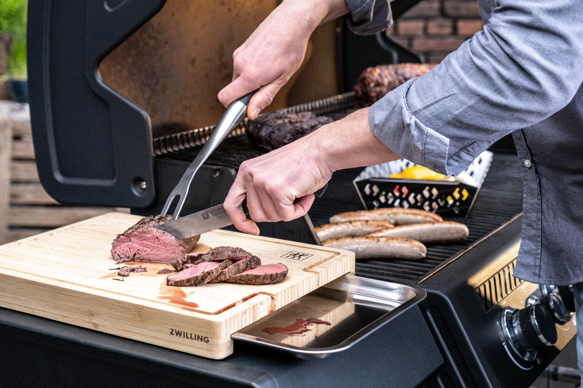 Zwilling BBQ+ ξύλο κοπής από μπαμπού με αθροιστικό δίσκο., 39x30 εκ. Zwilling