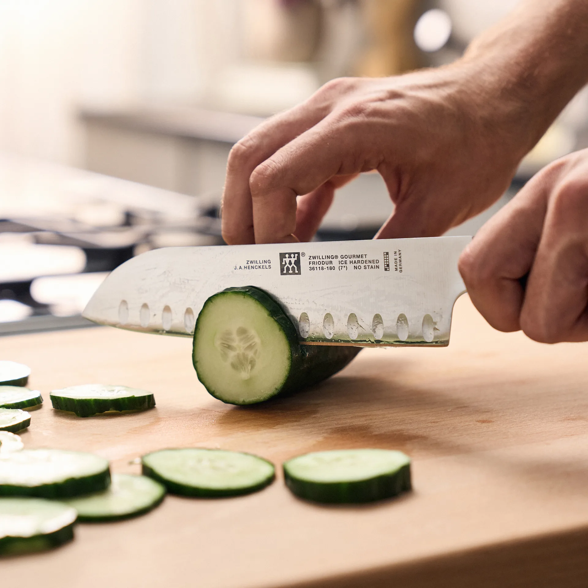Zwilling Gourmet μαχαίρι santoku 18 εκ., Μαύρο -ανοξείδωτο ατσάλι Zwilling