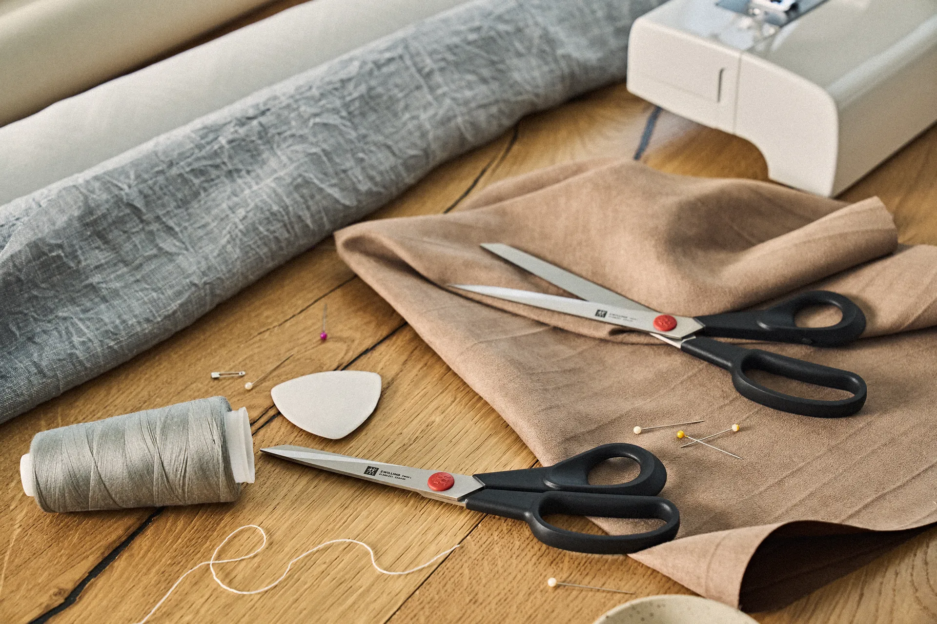 Zwilling Twin L ψαλίδι ραπτικής μαύρο, 22 εκ. Zwilling